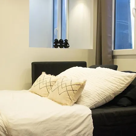 Skyline,downtown Station, Terrace, Netflix