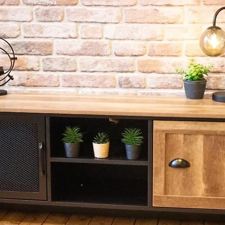 Skyline,downtown Station, Terrace, Netflix *