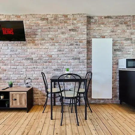 Skyline,downtown Station, Terrace, Netflix
