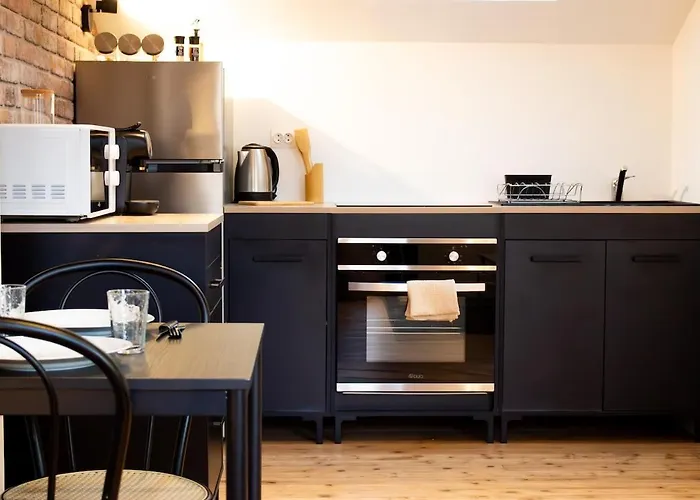 Skyline,downtown Station, Terrace, Netflix