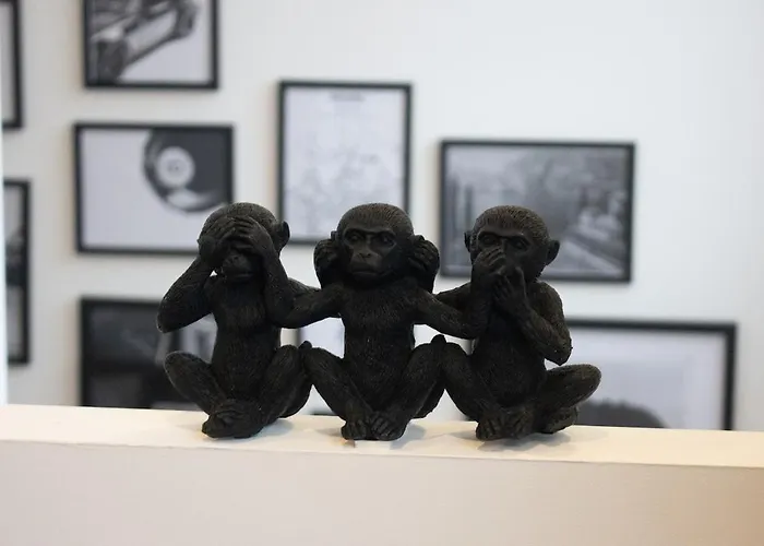 Skyline,downtown Station, Terrace, Netflix ריימס