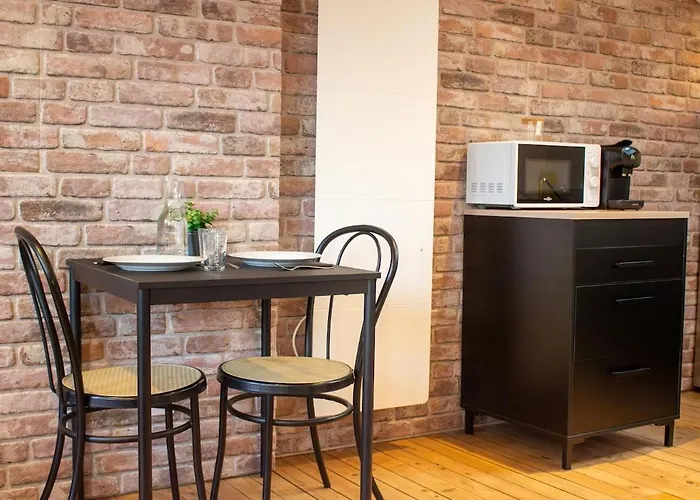 Skyline,downtown Station, Terrace, Netflix * ריימס