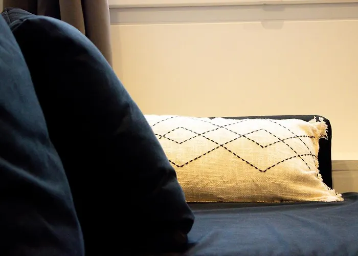 Skyline,downtown Station, Terrace, Netflix *