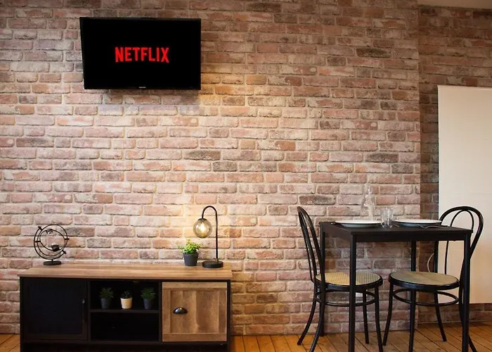 Skyline,downtown Station, Terrace, Netflix ריימס