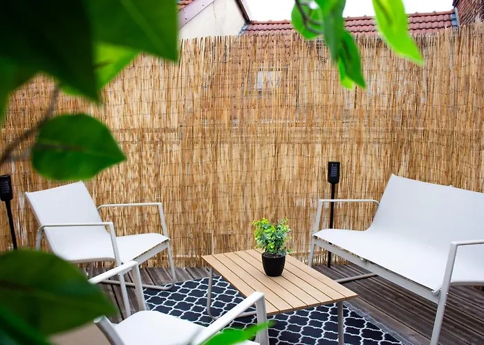 Skyline,downtown Station, Terrace, Netflix * ריימס