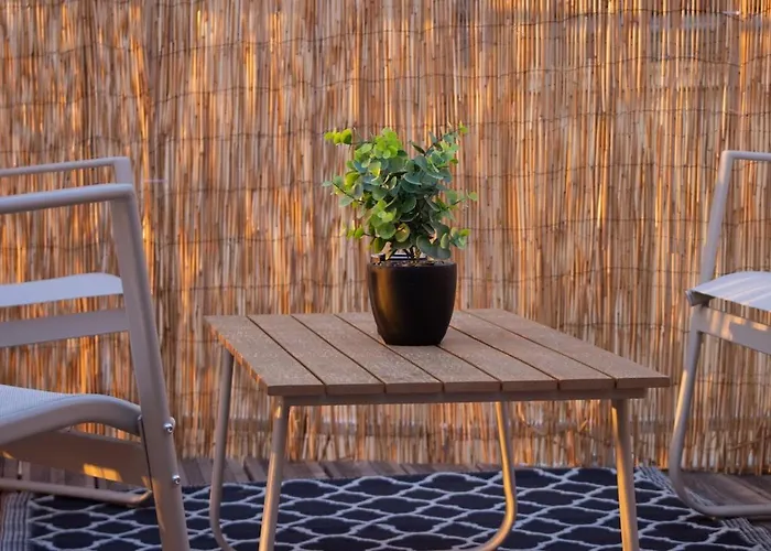 Skyline,downtown Station, Terrace, Netflix דירה