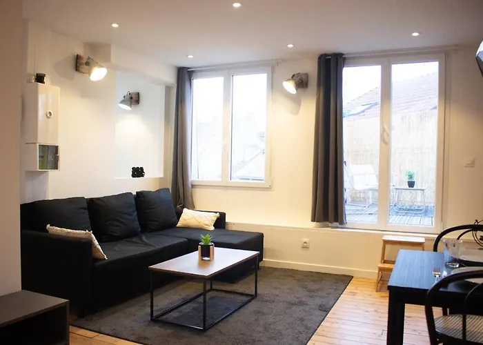 Skyline,downtown Station, Terrace, Netflix ריימס