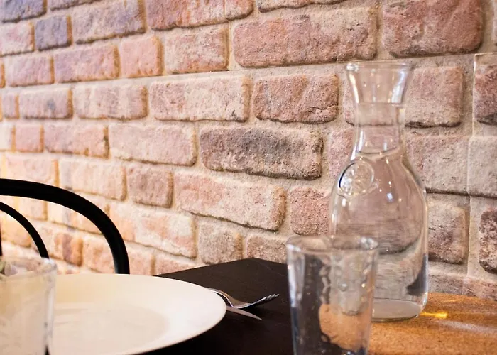 Skyline,downtown Station, Terrace, Netflix ריימס